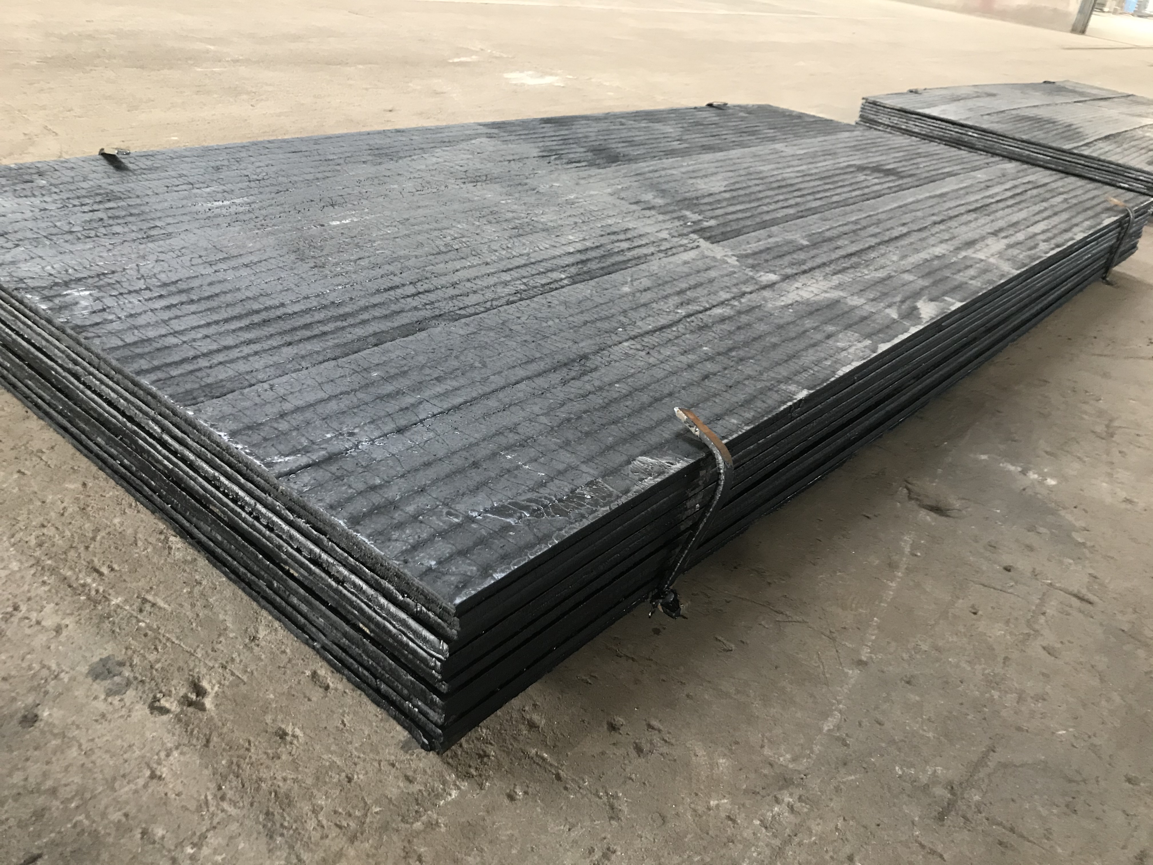 不含鎳耐磨襯板所具有的一些優(yōu)勢
